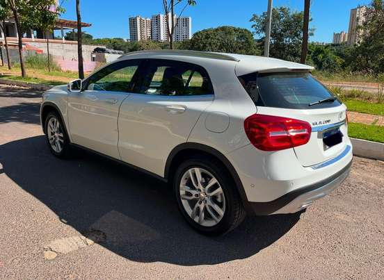 MERCEDES-BENZ-GLA 200-2015