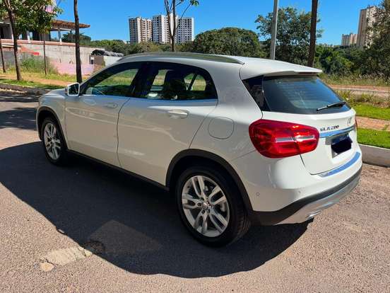 MERCEDES-BENZ-GLA 200-1.6 CGI ADVANCE 16V TURBO FLEX 4P AUTOMÁTICO MERCEDES-BENZ-GLA 200-2015