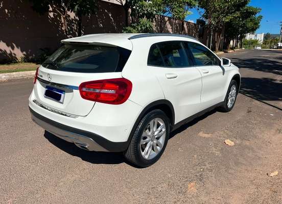MERCEDES-BENZ-GLA 200-2015