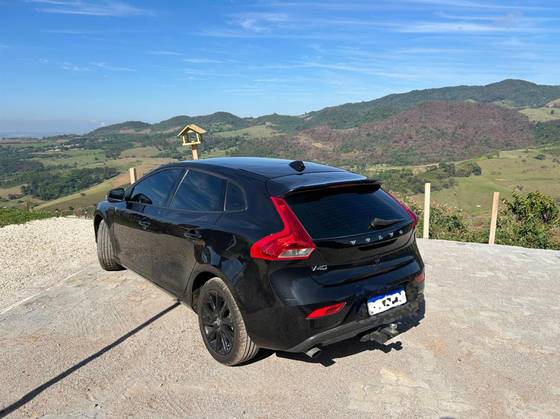 VOLVO V40 2.0 T4 DYNAMIC TURBO GASOLINA 4P AUTOMÁTICO