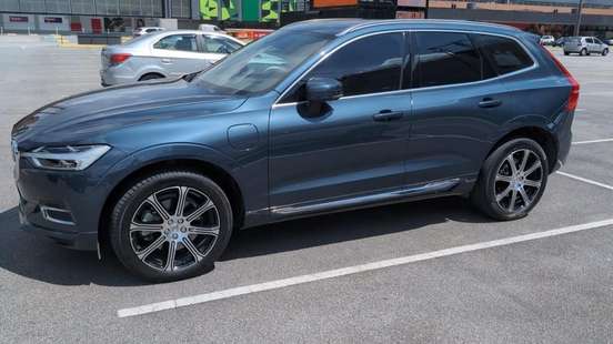 VOLVO-XC60-2020