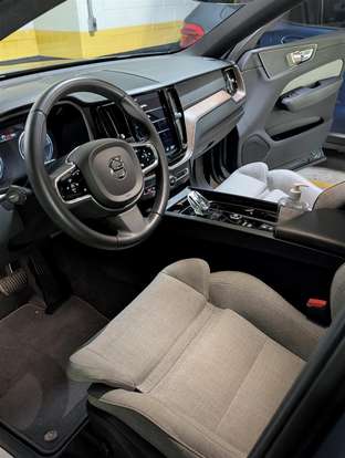 VOLVO-XC60-2020