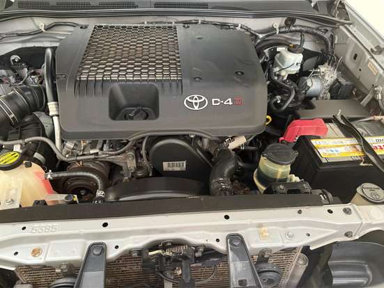 TOYOTA-HILUX SW4-2015