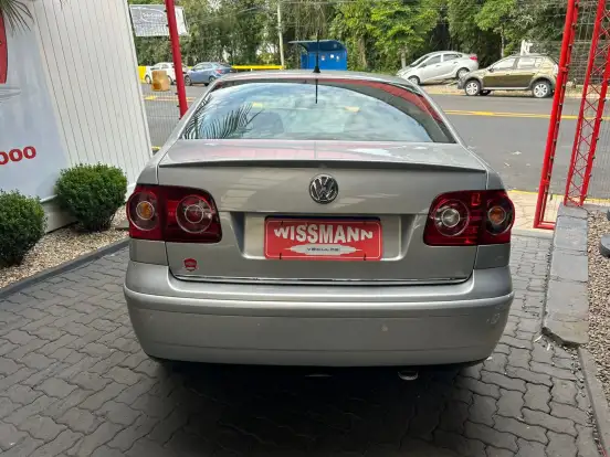 VOLKSWAGEN-POLO SEDAN-2009