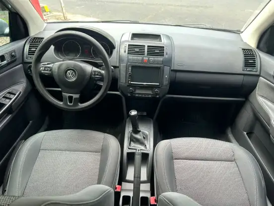 VOLKSWAGEN-POLO SEDAN-2009