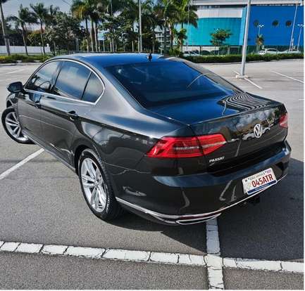 VOLKSWAGEN-PASSAT-2018