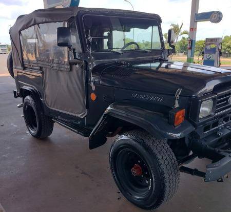 Toyota Bandeirante 3.7 BJ50L Sport 4X4 Teto Lona Diesel 2P Manual