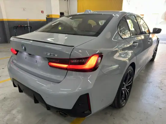BMW-330e-2024