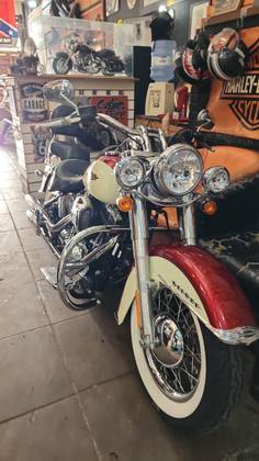HARLEY-DAVIDSON SOFTAIL DELUXE 