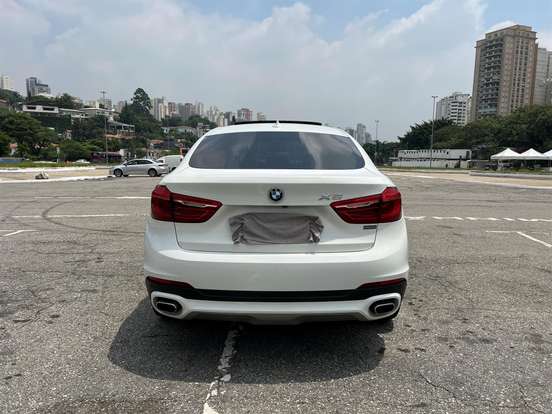 BMW-X6-4.4 50I 4X4 COUPÉ 8 CILINDROS 32V BI-TURBO GASOLINA 4P AUTOMÁTICO BMW-X6-2014