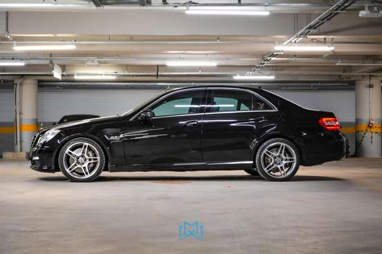 MERCEDES-BENZ-E 63 AMG-6.2 SEDAN V8 32V GASOLINA 4P AUTOMÁTICO MERCEDES-BENZ-E 63 AMG-2011