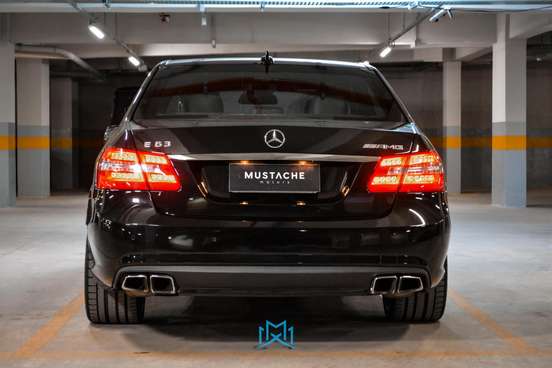 MERCEDES-BENZ-E 63 AMG-6.2 SEDAN V8 32V GASOLINA 4P AUTOMÁTICO MERCEDES-BENZ-E 63 AMG-2011