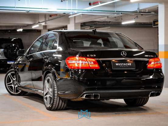 MERCEDES-BENZ-E 63 AMG-6.2 SEDAN V8 32V GASOLINA 4P AUTOMÁTICO MERCEDES-BENZ-E 63 AMG-2011