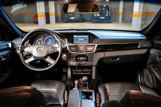 MERCEDES-BENZ-E 63 AMG-2011
