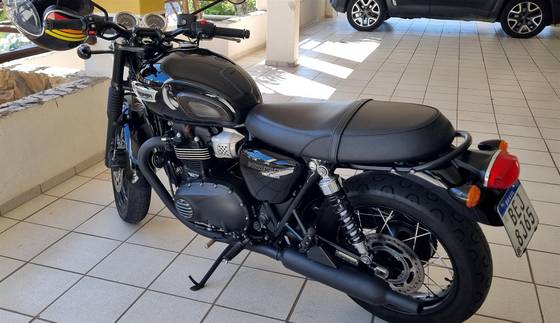 TRIUMPH BONNEVILLE T100 BLACK 900 