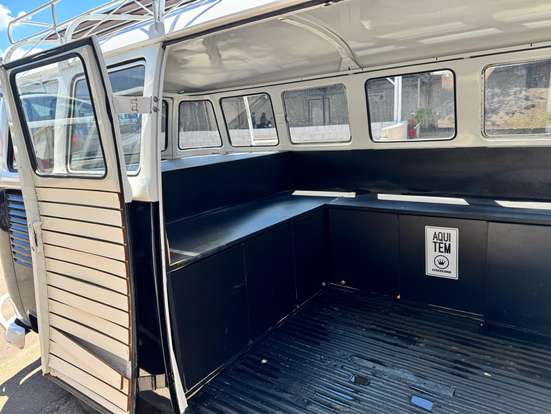 VOLKSWAGEN-KOMBI-1974