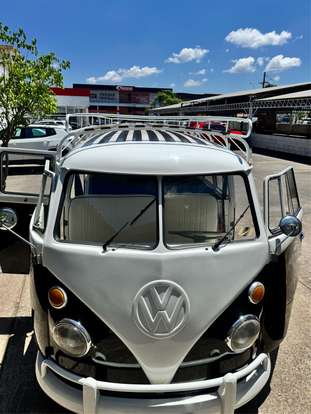 VOLKSWAGEN-KOMBI-1974