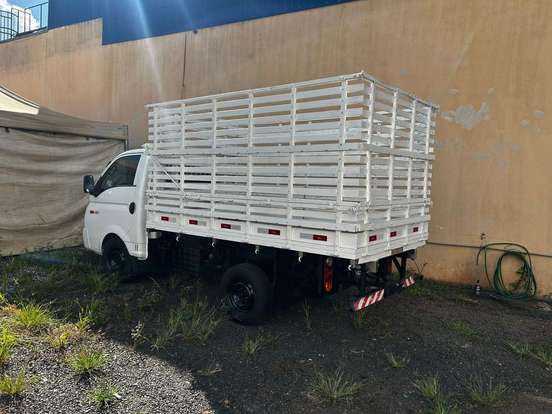 HYUNDAI-HR-2.5 LONGO SEM CAÇAMBA 4X2 16V 130CV TURBO INTERCOOLER DIESEL 2P MANUAL HYUNDAI-HR-2016