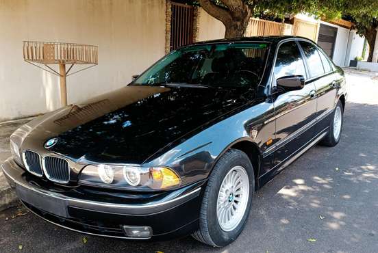 BMW-528i-2000