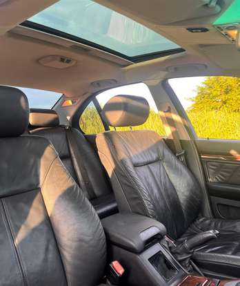 BMW-528i-2000