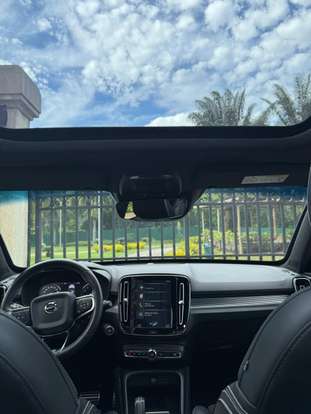 VOLVO-XC40-2018