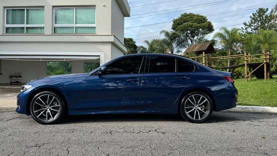 BMW-320i-2021