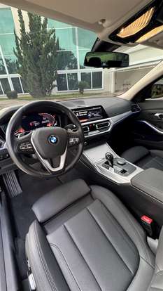 BMW-320i-2021
