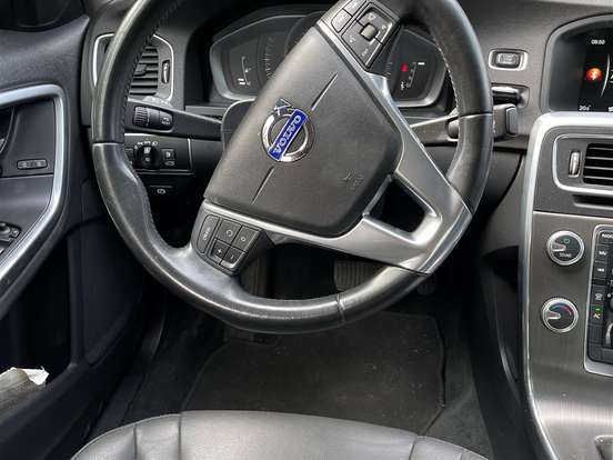 VOLVO-S60-2.0 T5 KINETIC 16V TURBO GASOLINA 4P AUTOMÁTICO VOLVO-S60-2015