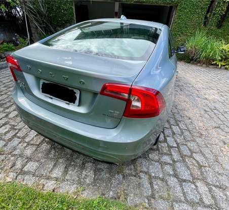 VOLVO-S60-2.0 T5 KINETIC 16V TURBO GASOLINA 4P AUTOMÁTICO VOLVO-S60-2015