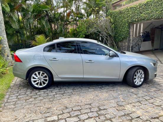 VOLVO-S60-2.0 T5 KINETIC 16V TURBO GASOLINA 4P AUTOMÁTICO VOLVO-S60-2015
