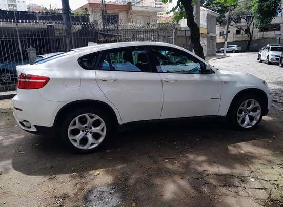BMW-X6-2011