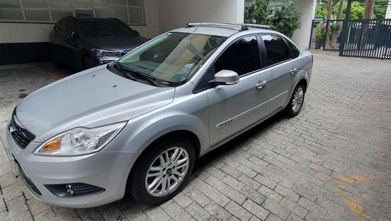 FORD-FOCUS-2010