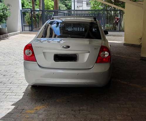 FORD-FOCUS-2010