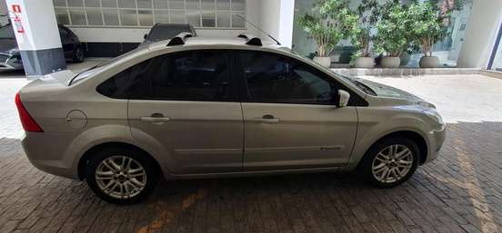 FORD-FOCUS-2010