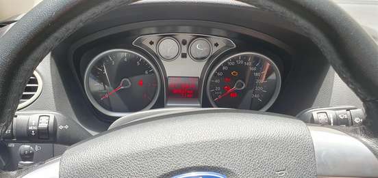 FORD-FOCUS-2010