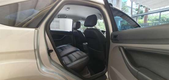 FORD-FOCUS-2010