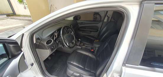 FORD-FOCUS-2010