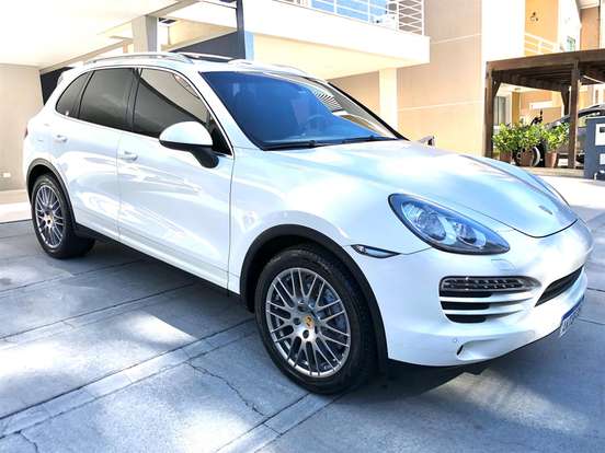 PORSCHE-CAYENNE-2011