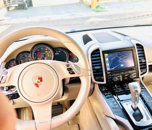 PORSCHE-CAYENNE-2011