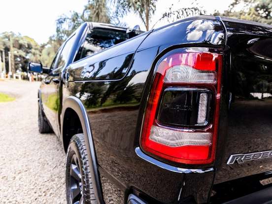 RAM-1500-5.7 V8 GASOLINA REBEL CD 4X4 AUTOMÁTICO RAM-1500-2022