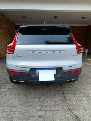 VOLVO-XC40-2020