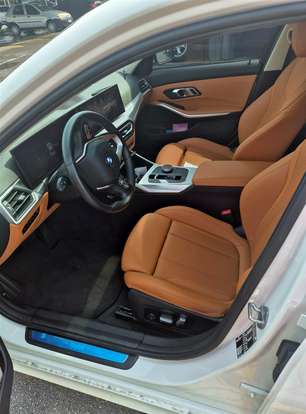 BMW-320i-2022