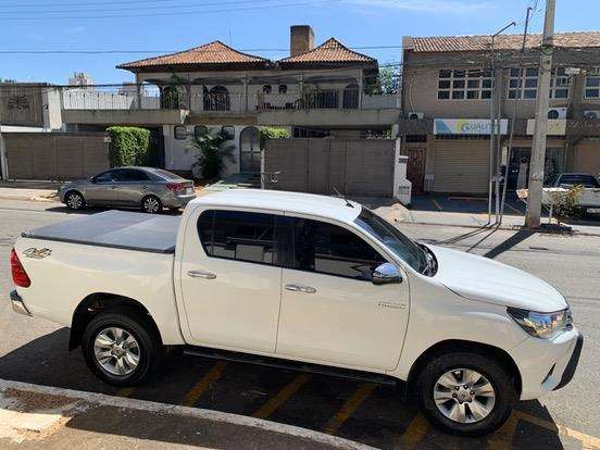 TOYOTA-HILUX-2018