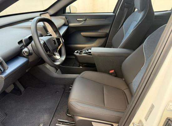VOLVO-EX30-2024