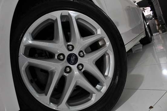 FORD-FUSION-2013