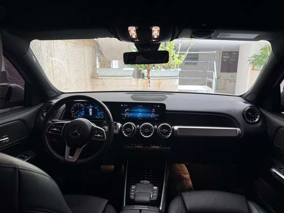 MERCEDES-BENZ-GLB 200-2021