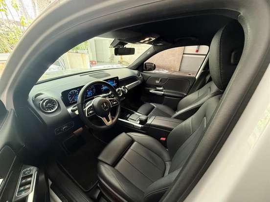 MERCEDES-BENZ-GLB 200-2021