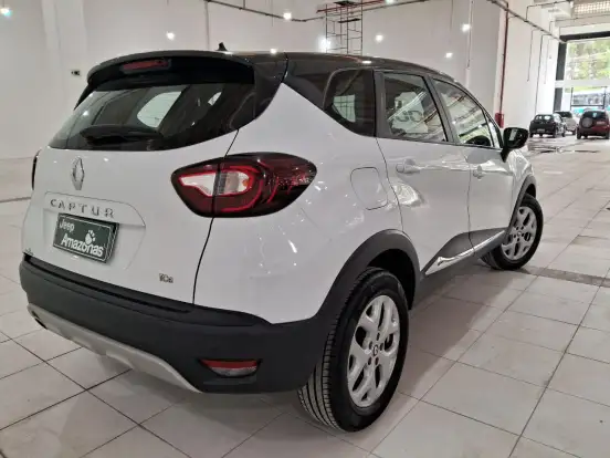 RENAULT-CAPTUR-2021