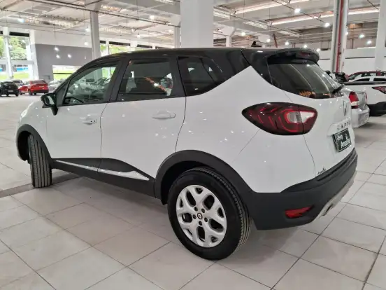 RENAULT-CAPTUR-2021