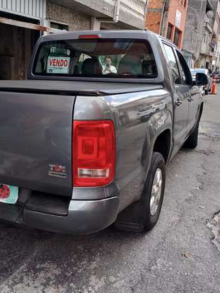 VOLKSWAGEN-AMAROK-2012